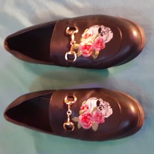 Hot topic Rose's and skull black loafer,  size 9